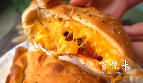 超級好吃的意式餃子披薩，薄脆外皮，厚肉餡芝士